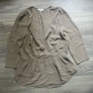 Aritzia Babaton 100% Silk Tan Surplice Long Sleeve Peplum Blouse Size S Career
